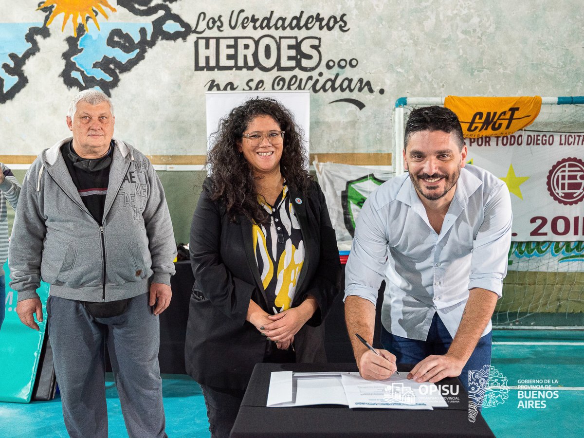 cnctargentina's tweet photo. 🟠 En Lanús, avanzan las obras de mejoramiento de las instalaciones del club 20 de Junio🟠

👷🏽‍♀️👷‍♂️Los trabajos son realizados por compañerxs de la cooperativa General Belgrano de Ensenada a través @OpisuPba 

https://t.co/jMRiSOJPtz https://t.co/8vxGaHVkcH