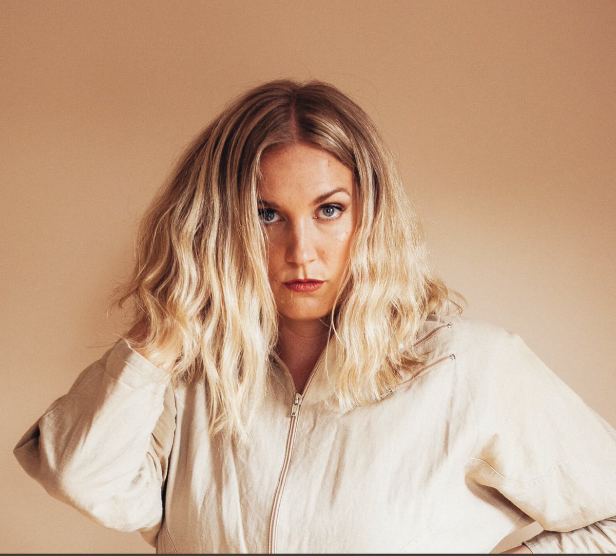 TorontoPearson's tweet photo. In the airport today? Drop by for some free live music brought to you by #YYZLive! The impressive indie-pop/alt-rock artist Julie Neff performs in Terminal 1 and the talented pop singer-songwriter and actor Melissa Kadas plays in Terminal 3. Details: https://t.co/4vwezrzekD https://t.co/WLPHkPF7LQ