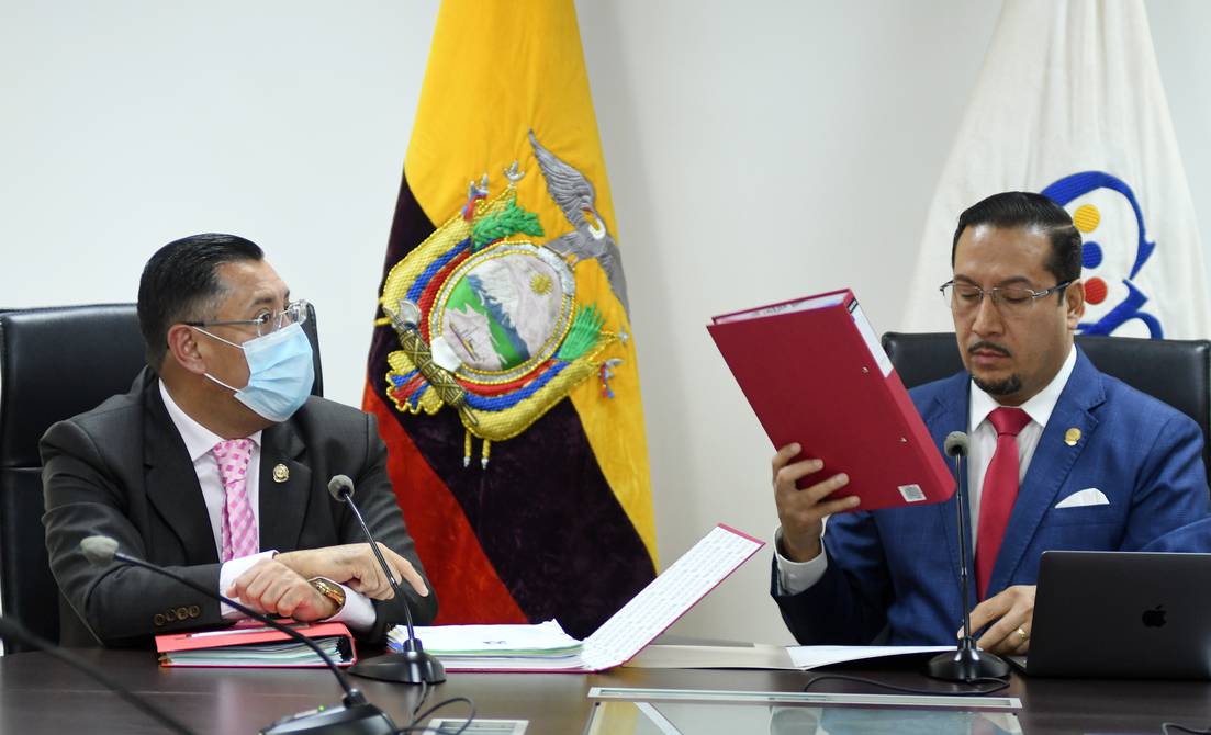 eluniversocom's tweet photo. Presidente de la Corte Nacional de Justicia, Iván Saquicela, asegura estar abierto a ‘cambiar o retirar’ la terna enviada al Consejo de Participación Ciudadana si se ‘demuestran irregularidades’ ► https://t.co/y5lhSpz1Wc https://t.co/FYokoqcpsm