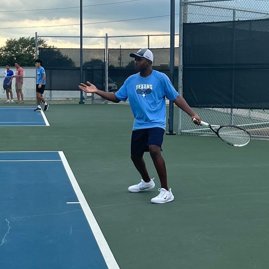 TennisSRHS's tweet photo. Game day pictures from Tuesday! 🎾 https://t.co/Fu54gnOzOc