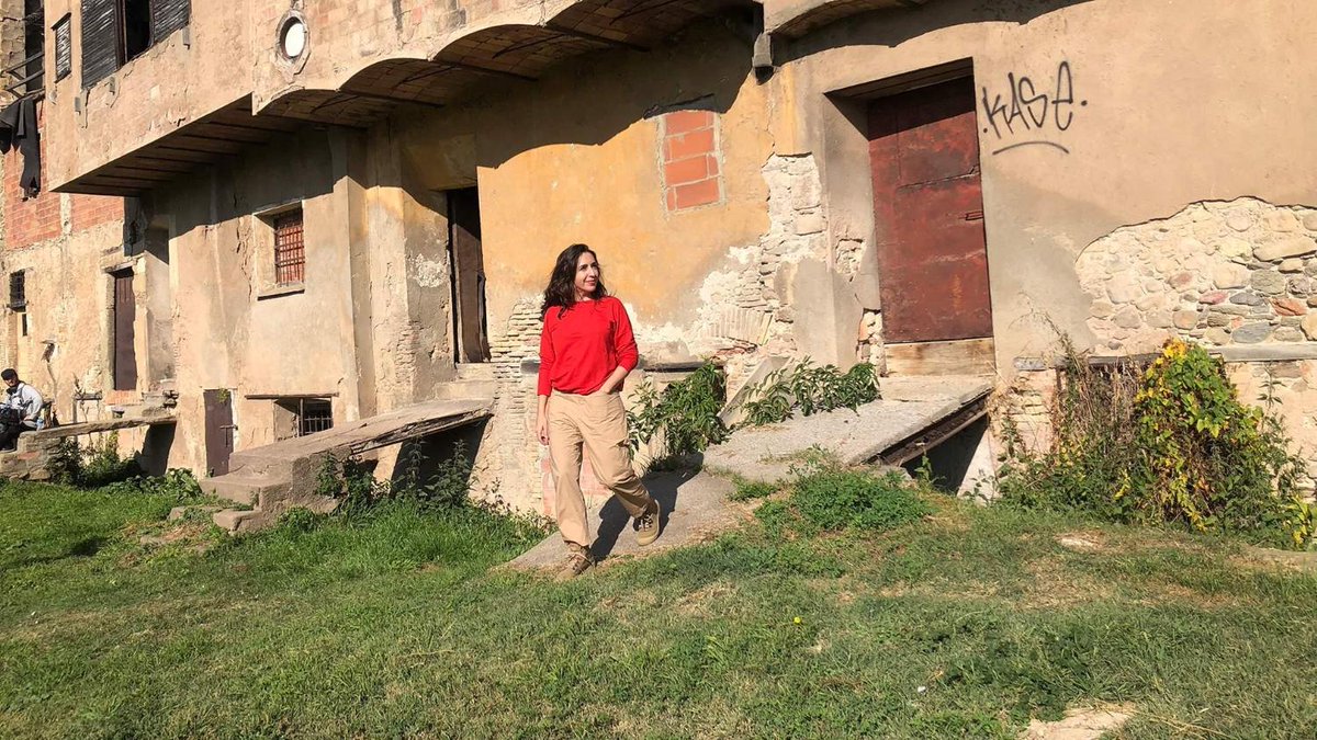 RTVECatalunya's tweet photo. ▶ Segueix en directe #PerdutsEnElTemps, amb el capítol 'La pell d'un barri'

🏭 @AnnaBertran s'endinsa en el barri de les adoberies de Vic que, tot i el pas dels anys, encara es conserva com si el temps s'hi hagués aturat.

📺 Ara a @la2_tve
📱 https://t.co/1YdTBpHdnV https://t.co/4eZhyLaJxd