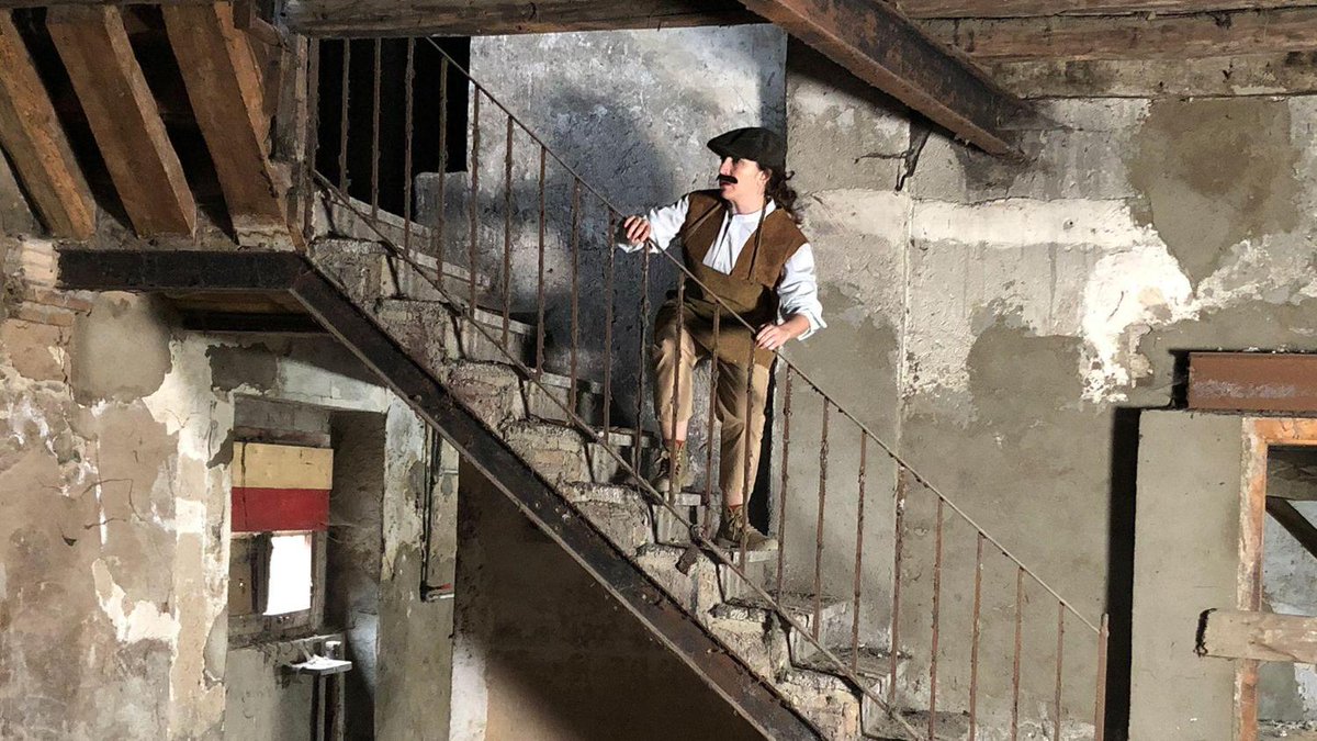 RTVECatalunya's tweet photo. ▶ Segueix en directe #PerdutsEnElTemps, amb el capítol 'La pell d'un barri'

🏭 @AnnaBertran s'endinsa en el barri de les adoberies de Vic que, tot i el pas dels anys, encara es conserva com si el temps s'hi hagués aturat.

📺 Ara a @la2_tve
📱 https://t.co/1YdTBpHdnV https://t.co/4eZhyLaJxd