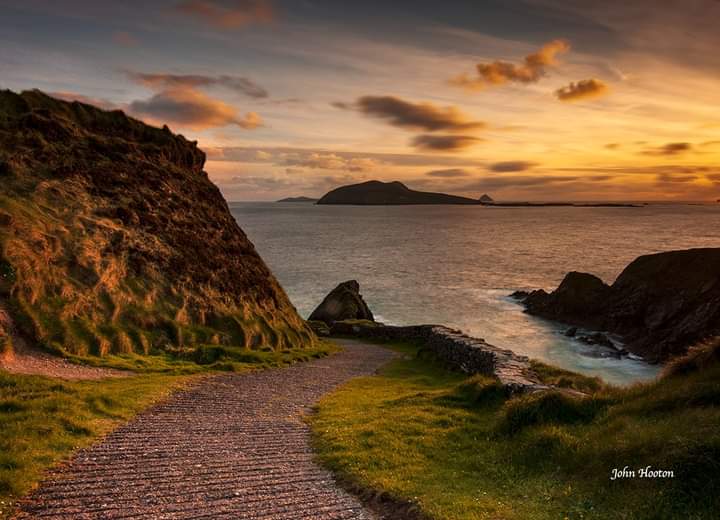 Evanis's tweet photo. All roads lead to An Blascaod Mór (Great Blasket Island).

Cé Dhún Chaoin (Dunquin Pier).

West Kerry. 

📷 https://t.co/GCxUecZnoG https://t.co/l6VRNyjQXa