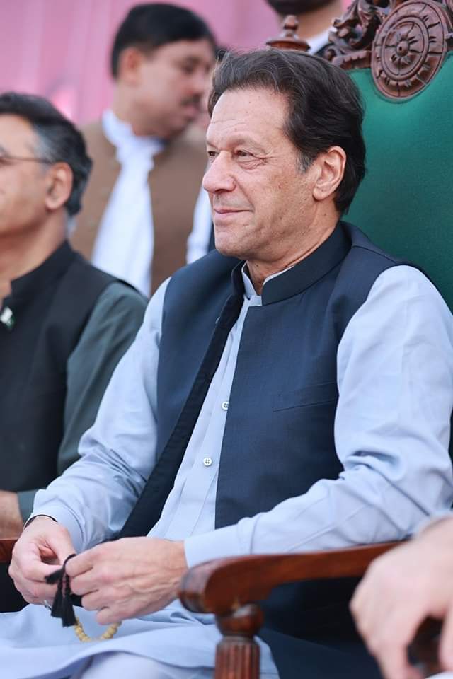 Babar_Azam_56's tweet photo. قصہ مختصر
مرشد عمران خان ہار ماننے والا نہیں 
اور ہم ساتھ چھوڑنے والے نہیں 
انشاء اللہ✌️❣️🥀💯 https://t.co/5QWIBZrEmD