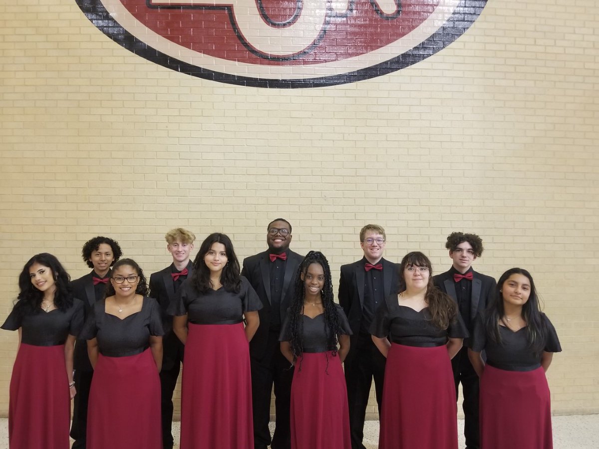 #fitcheck for the SHS Choir, we are all digging the new digs! #emsproud #cultureofexcellence 3emsfinearts