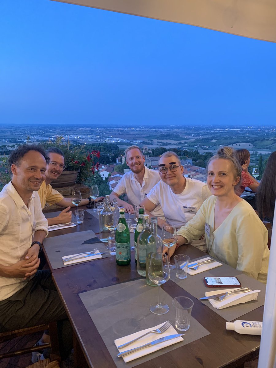 Time for the conference dinner. Amazing! <a href="/niko_eskelinen/">Niko Eskelinen</a> <a href="/SanniKotimaki/">Sanni Kotimäki</a> @eshms1980