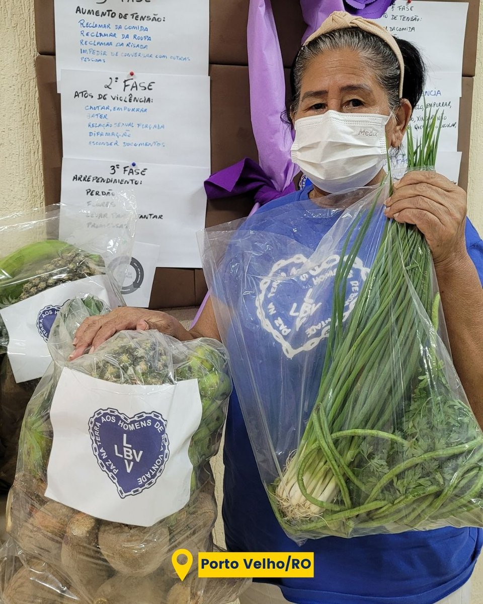 LBVBrasil's tweet photo. Em Porto Velho/RO, a LBV entregou cestas verdes, com a entidade parceira, Programa Estadual de Aquisição de Alimentos (PEAA), às famílias atendidas pela instituição. 🥬🥦
Acompanhe!!!
#ajudahumanitaria #doação #solidariedade #PEAA #fome https://t.co/itSdAa96Zc