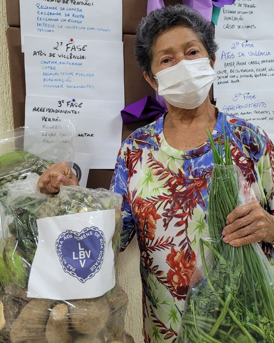 LBVBrasil's tweet photo. Em Porto Velho/RO, a LBV entregou cestas verdes, com a entidade parceira, Programa Estadual de Aquisição de Alimentos (PEAA), às famílias atendidas pela instituição. 🥬🥦
Acompanhe!!!
#ajudahumanitaria #doação #solidariedade #PEAA #fome https://t.co/itSdAa96Zc