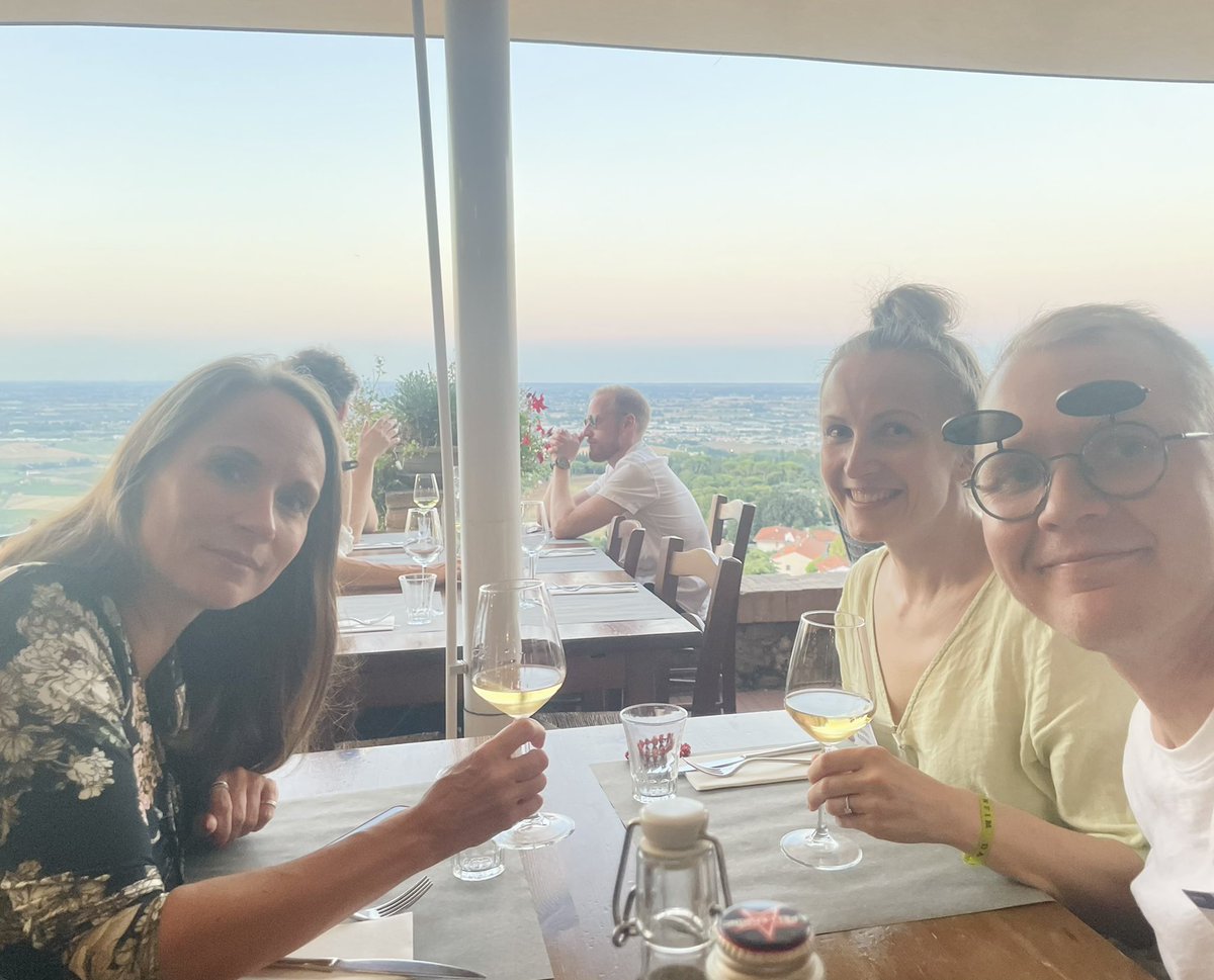 Conference dinner time! <a href="/laurakestila/">Laura Kestilä</a> <a href="/niko_eskelinen/">Niko Eskelinen</a> <a href="/INVEST_Flagship/">INVEST</a> #eshms1980 #tuttobene