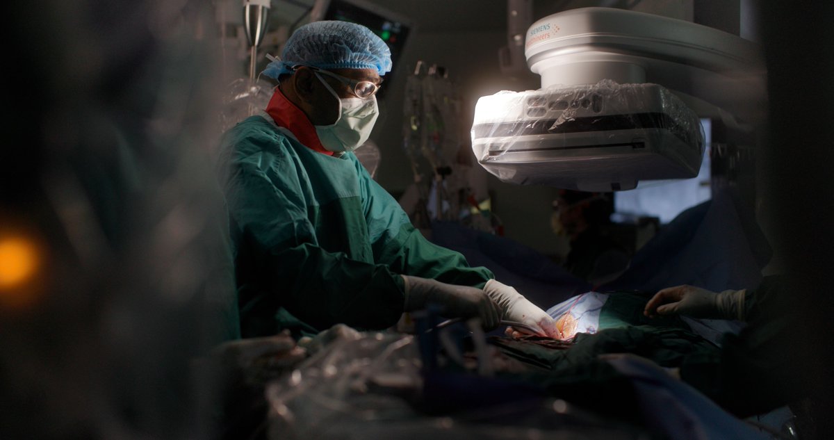 umichCVC's tweet photo. From first in man to first after FDA approval, our physicians helped to pioneer use of the GORE® TAG® Thoracic Branch Endoprosthesis. The device treats thoracic aortic aneurysm without requiring open surgery, allowing more patients to be considered for total endovascular repair. https://t.co/HmFTKwW5kz