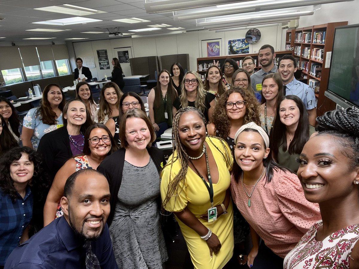 TahiraDChase's tweet photo. The annual selfie at the New Teacher Orientation. Welcome to the family🟢🟡! @onewestbury @RogerBloomEdD #OneWestbury https://t.co/yzmHeFBdGh