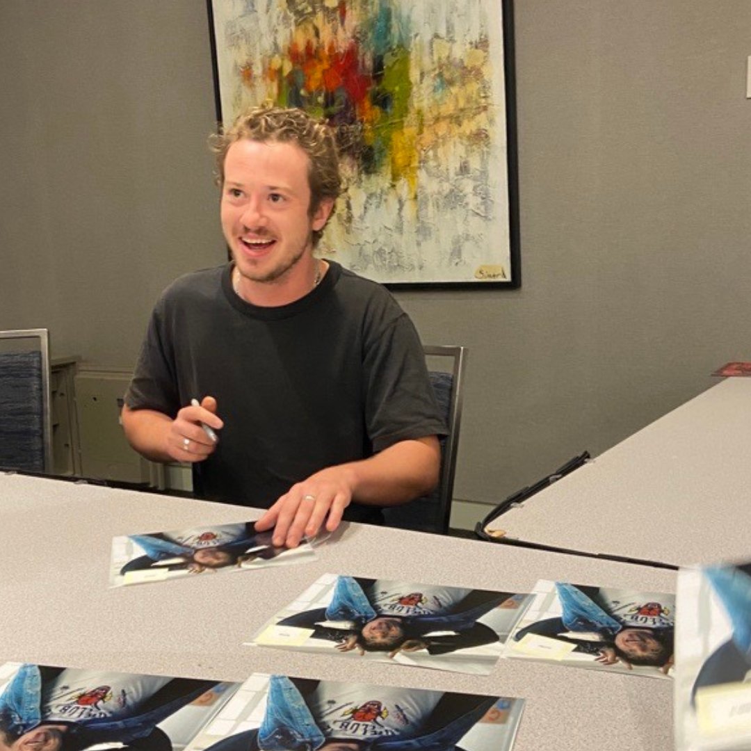josephquinnbr's tweet photo. "Se preparem, Hellfire Club! Joseph Quinn está em Toronto na #FANEXPOCanada2022 e pronto para conhecer os fãs 😈 Este vai ser o ano dele."

#StrangerThings #EddieMunson #ChrissyWakeUp #FANEXPOCanada #torontorose #HellfireClub  — @/FANEXPOCANADA Via Twitter https://t.co/UmlEdNxiyf