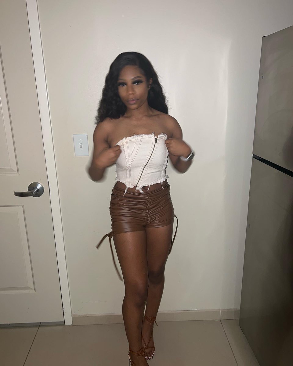 X0Niaa's tweet photo. Too fine to be a 9🤎 #ptso2 https://t.co/SVFWJ2sAWq