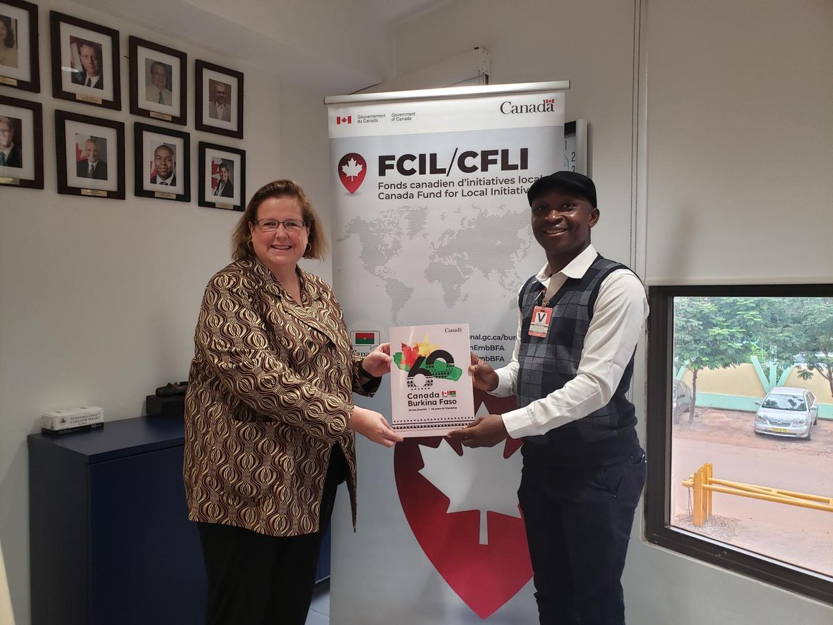 AmbCanBFA's tweet photo. .@HermannCAN signe le premier accord de contribution du Fonds canadien d'initiatives locales #FCIL 2022 au 🇧🇫 avec @EducommunicA pour la participation positive des jeunes &amp; femmes à la prévention de la radicalisation et à la paix!
  #Canada60BurkinaFaso   #FCIL50 https://t.co/5NVGG3wkvv