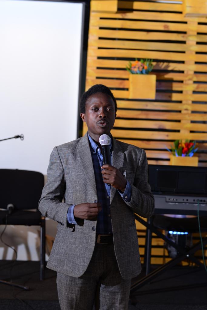 Tito Hare (@harerimana_tito) on Twitter photo "Kwanda si ahantu ahubwo ni ukuntu. U Rwanda si ahantu, u Rwanda ni imitekerereze umuntu agendana. U Rwanda rero si ahantu, u Rwanda ni ukuntu."
Umusizi Nsanzabera Jean de Dieu
#IkiringoSeries #IkiringoAfrica
<a href="/KigaliLibrary/">Kigali Public Library</a> "Kwanda si ahantu ahubwo ni ukuntu. U Rwanda si ahantu, u Rwanda ni imitekerereze umuntu agendana. U Rwanda rero si ahantu, u Rwanda ni ukuntu."
Umusizi Nsanzabera Jean de Dieu
#IkiringoSeries #IkiringoAfrica
<a href="/KigaliLibrary/">Kigali Public Library</a>