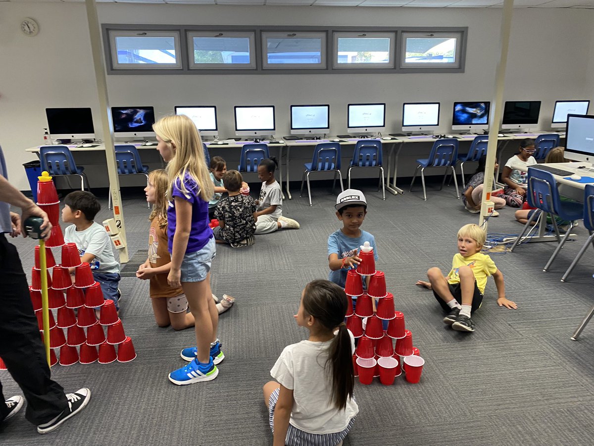 STEM challenges going strong at <a href="/RedOakRattlers/">Red Oak</a> innovation lab! #opshares teamopusd #teamopusd <a href="/oakparkusd/">Oak Park USD</a>