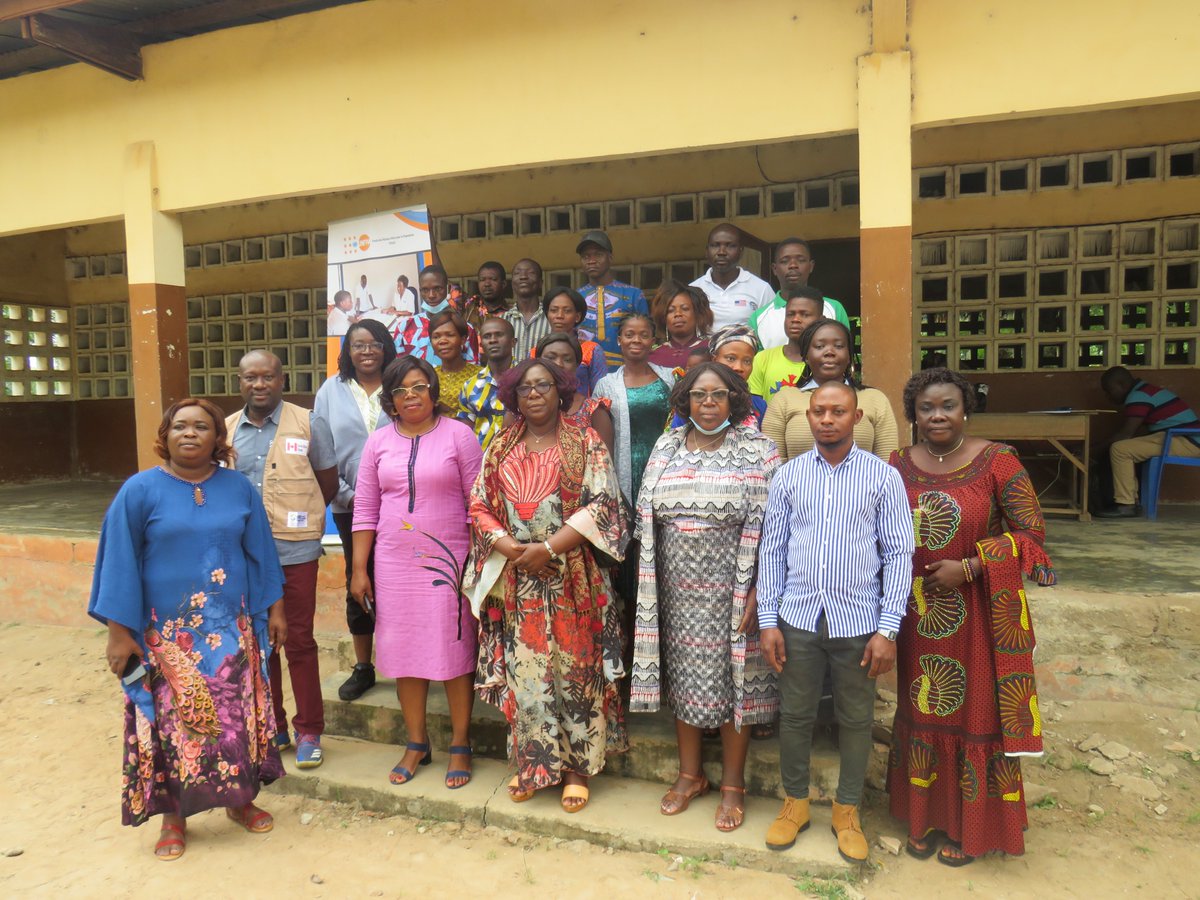 UNFPA_TOGO's tweet image. Education aux Valeurs et à la Santé Sexuelle  #EVSS
Remédier à l’accroissement des grossesses précoces  chez les jeunes dans les milieux ruraux, UNFPA 🇹🇬appuie une formation à l'intention  des jeunes extra-scolaires et des parents dans la localité de VLI et ALOKOEGBE dans le Zio