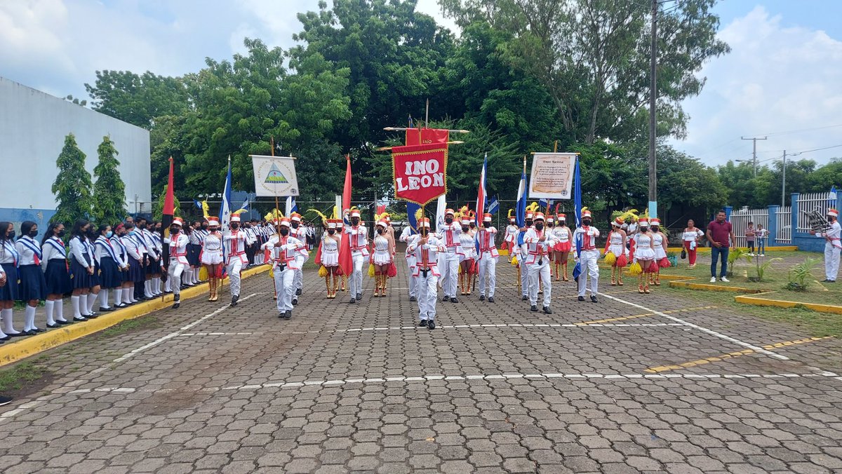 INOBML1's tweet photo. Banda y Gimnasia Ritmica de Nuestra Comunidad Educativa del Instituto Nacional de Occidente-Benito Mauricio Lacayo en su presentación artistica y de gala hacia nuestras Autoridades Nacionales  del Ministerio de Educación .. Agradecemos a nuestra Excelencia Académica . https://t.co/BbSyywqeRE