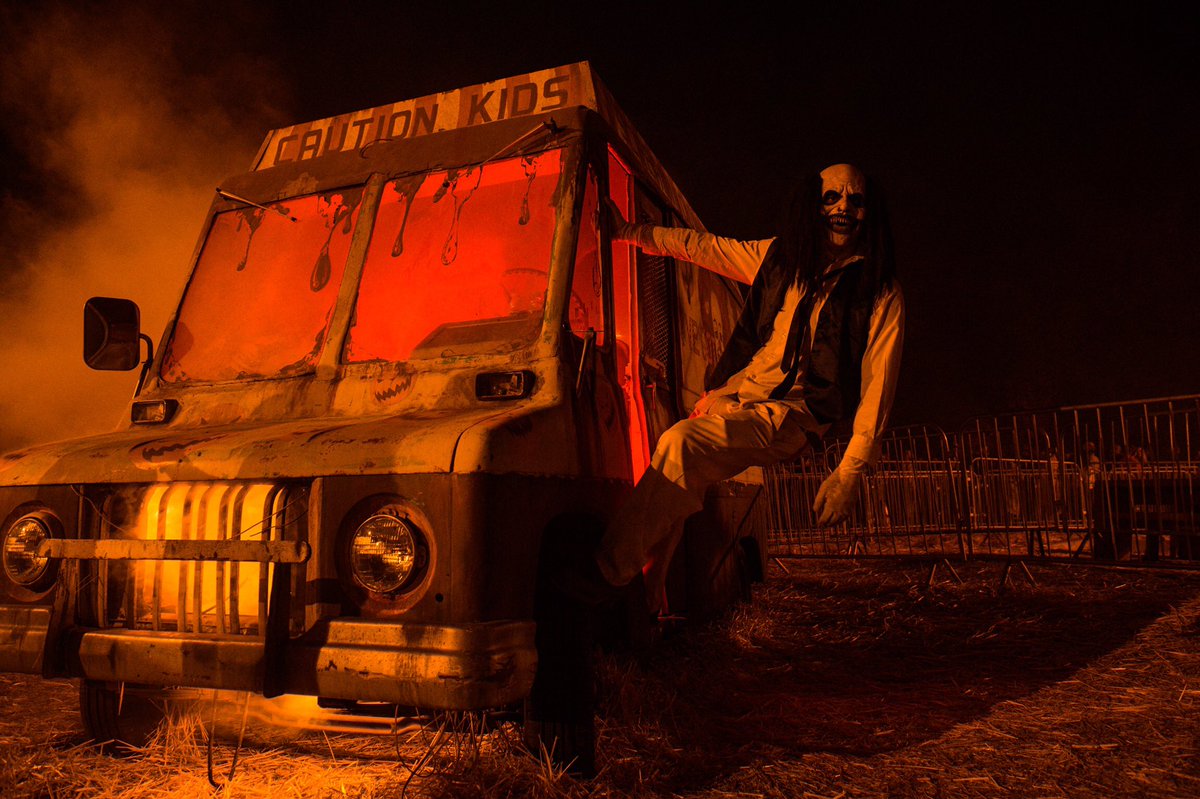 CosplayHorror's tweet photo. The LA Haunted Hayride @Losangeleshaunt is officially returning to Griffith Park Friday, Set. 23rd!

Presale tickets officially go on sale this Thursday, 8/25 at noon PST, with general admission sales starting Thursday September 1st (starting at $39.99). https://t.co/dqhDsC9VUH
