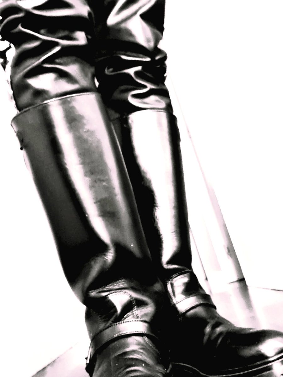 rymndpttr's tweet photo. Good evening boys π€ #boots #bootsman #bootsmaster #alphadaddy #gear365 #FolsomBerlin https://t.co/v6zeccTujv