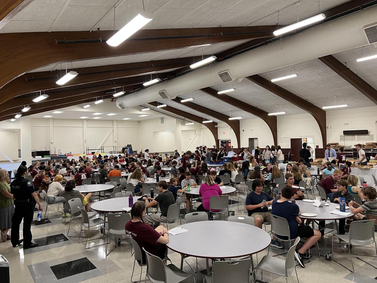 GreelyPrincipal's tweet photo. Welcome Class of 2026!! - Freshmen enjoyed a pizza lunch after participating in Freshmen Orientation https://t.co/lHxG9yPd3L https://t.co/meaoqUb7V6