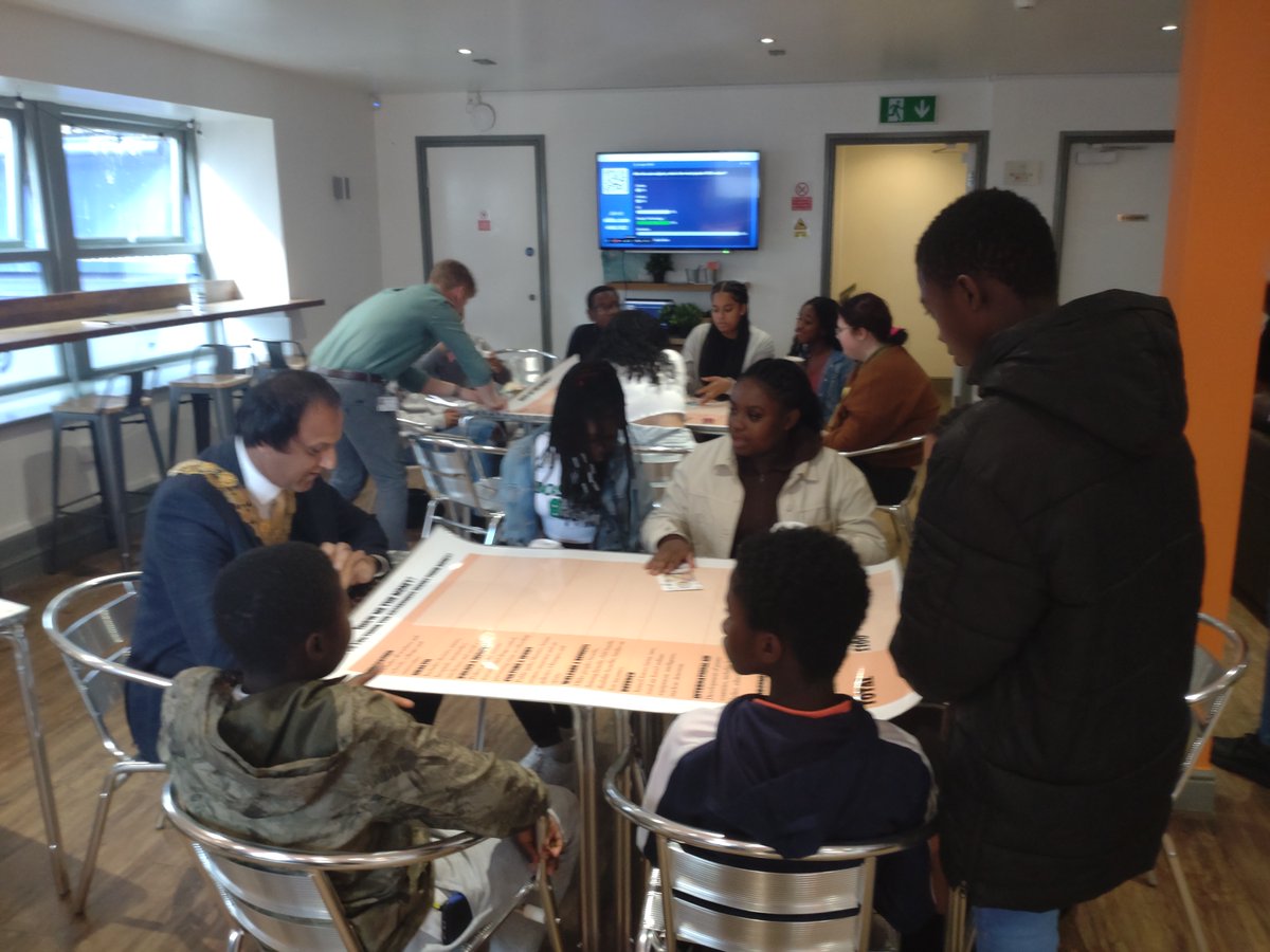 SamAtkinson6's tweet photo. Session went really well today and it was good to work with @Cyouthcic  Youth and Serena, Theo and Tania. Also a big thank you to Luc from the Active Citizens team at Kirklees. Our mayor Mahsood very kindly got involved with the activities including 'Show me the Money' https://t.co/FkEbtEUeQz