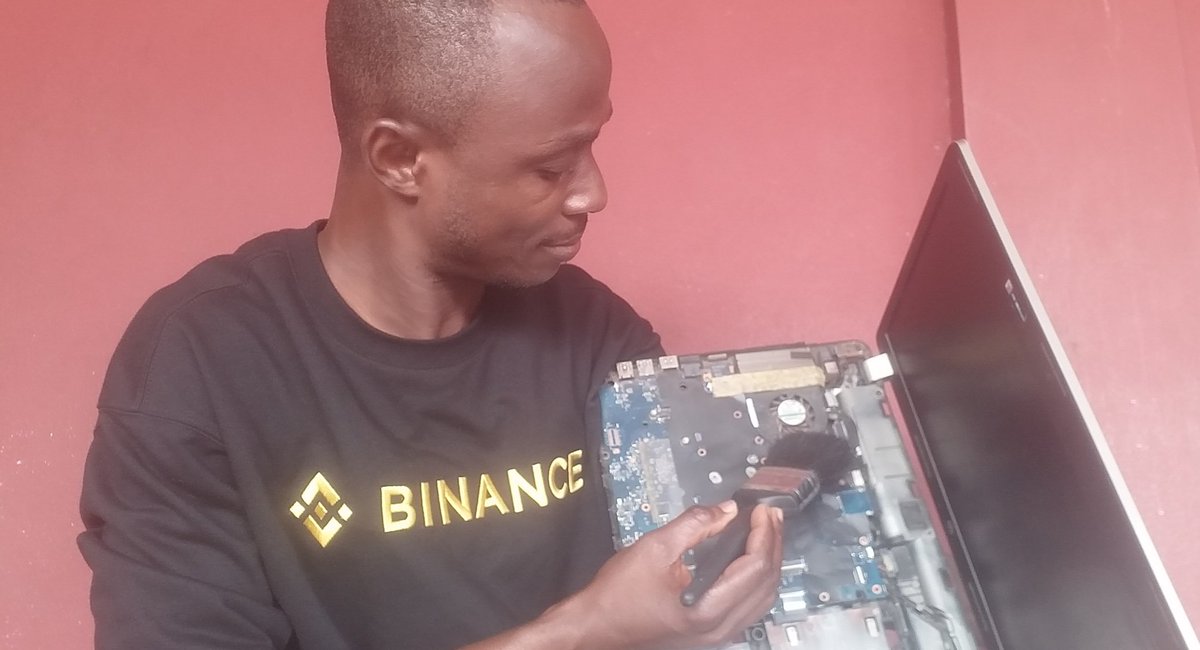 G_Legendaire's tweet photo. Just in repair mode, I like to do this with passion. A good old pot that one🤣🤣🤣🤣.
#Elctrocrypto day, after fam meeting🤣
@binance @binanceafrique @BinanceAngels
#BNB #BNBChain #binance
#smartworkers https://t.co/YVrl004OlO