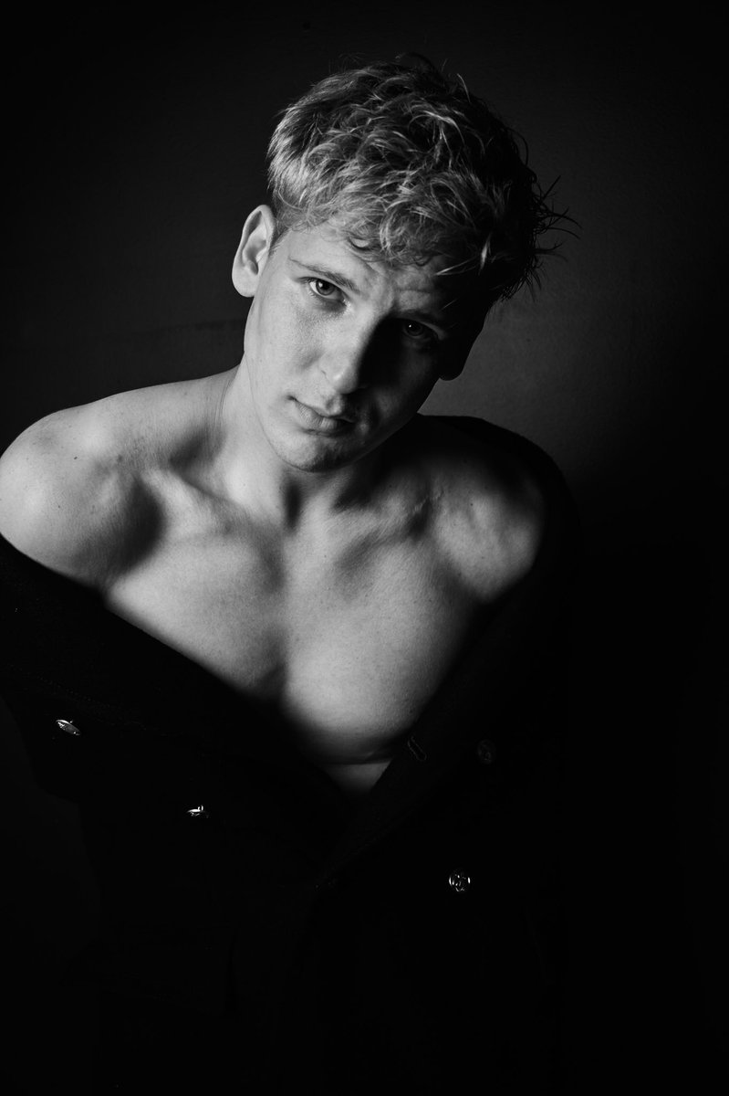 В честь четверга типо 
📸 <a href="/katya9361/">muzaavangarda</a> 
#нюдсдляматошина