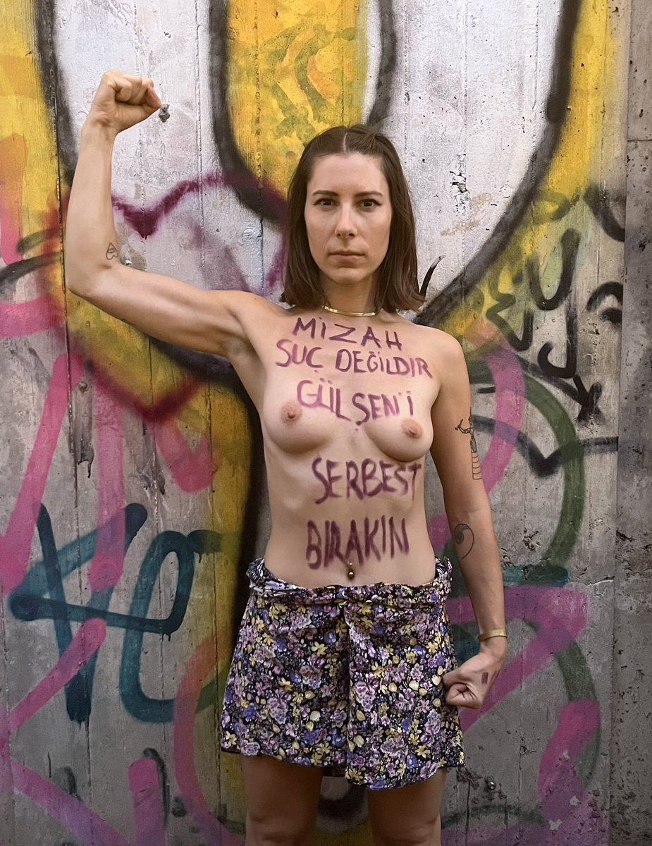 Gülşen, 4 ay önce konserinde yaptığı bir espri yüzünden bugün hukuksuz bir şekilde tutuklandı. Bu kararın arkasındaki savcı ve hakimin hukuk tanımazlığı, Türkiye’deki yargı bağımsızlığını bir kez daha gözler önüne serdi.