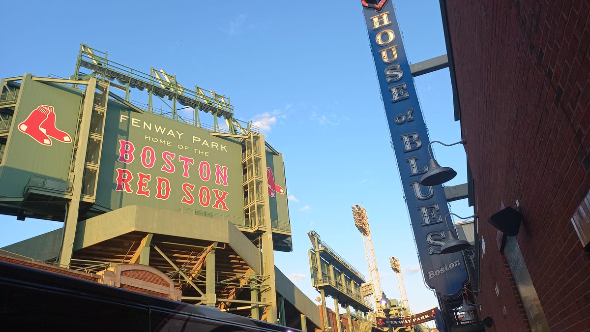 MrNotchMusic1's tweet photo. BOSTON TODAY! The #BiggaBaggaRiddim Tour is at The #HouseofBlues in Boston! Doors at 6pm. #MrNotch will be there with #BigMountain π₯π₯π₯ #UB40 #MaxiPriest #TheOriginalWailers #MrNotchMusic #GirlIveGotADate π₯ @MrNotchMusic1
https://t.co/KyAiuLbYJ3 https://t.co/2Dc62y1mdl
