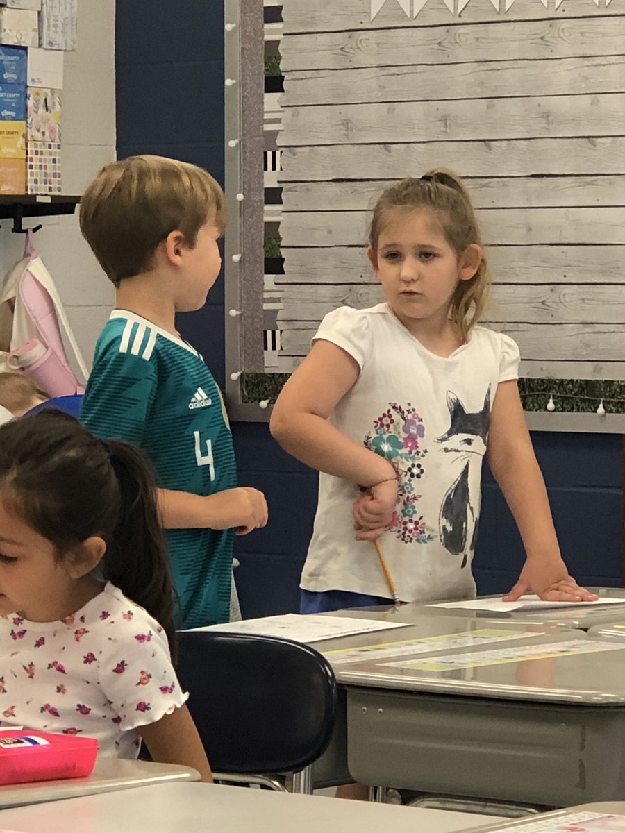 MrsOwens1st's tweet photo. Getting to know our friends in class ππ#retrieverpride #simpsonelementary https://t.co/neVJ54FlHN