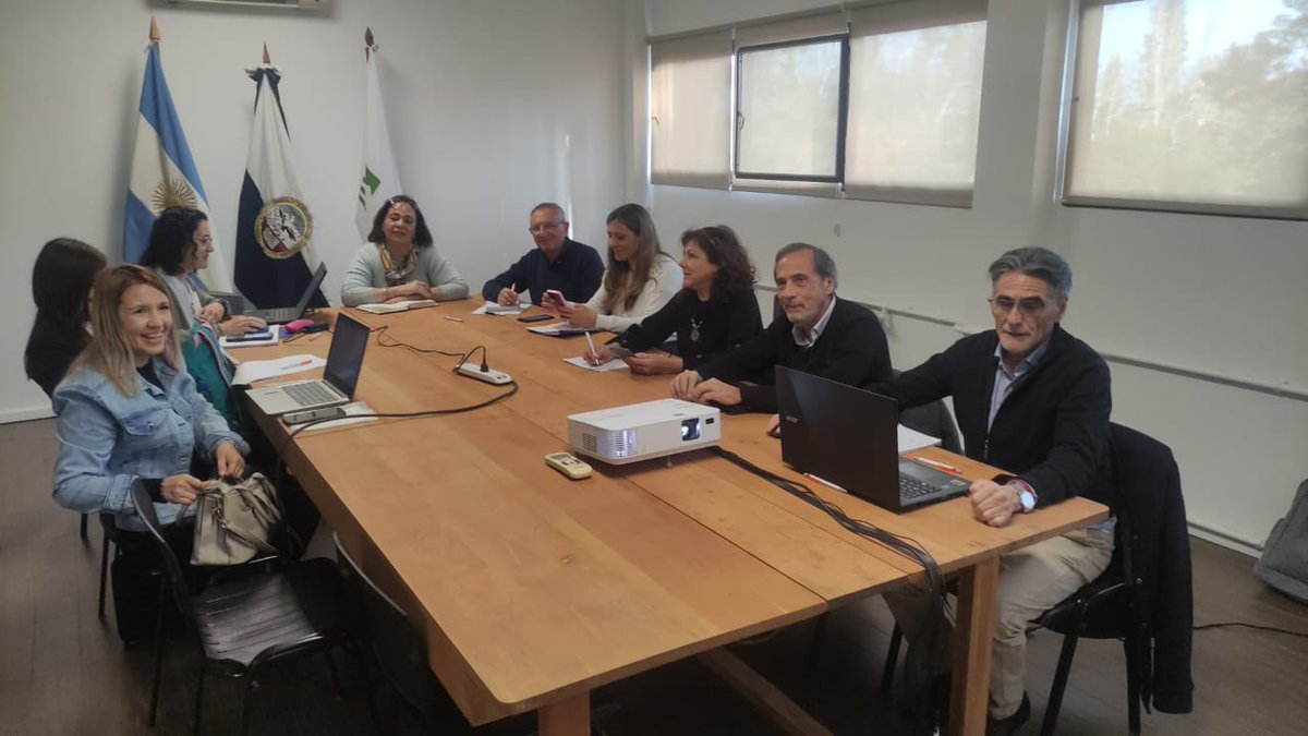 Ciencias Agrarias UNCuyo (@fcauncuyo) on Twitter photo La Decana <a href="/filippinimf/">Ma FLAVIA FILIPPINI</a> recibió a la Asociación Argentina de Carreras Universitarias de Bromatología (AACUB),con el objetivo de trabajar en la acreditación y en los estándares de las Carrera de Licenciatura en Bromatología de nuestro país.
#OrgullosamenteFCA #Bromatología La Decana <a href="/filippinimf/">Ma FLAVIA FILIPPINI</a> recibió a la Asociación Argentina de Carreras Universitarias de Bromatología (AACUB),con el objetivo de trabajar en la acreditación y en los estándares de las Carrera de Licenciatura en Bromatología de nuestro país.
#OrgullosamenteFCA #Bromatología