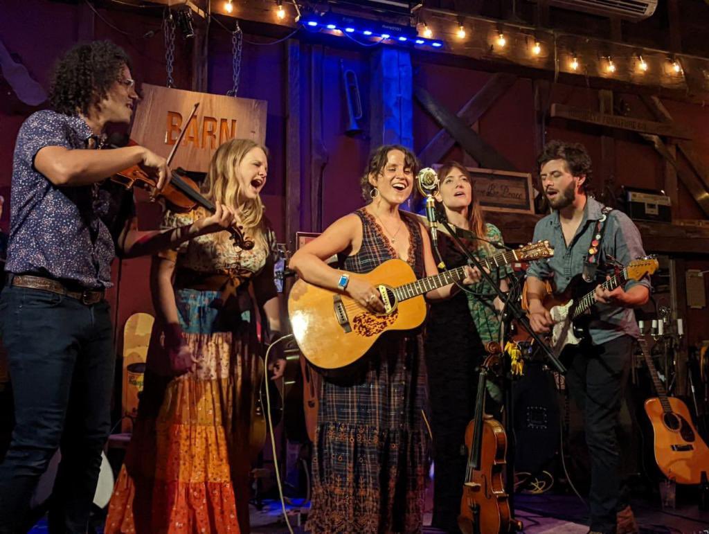 Bostonnnnnn we’re nearly to your colonial town. Come see us at <a href="/clubpassim/">Club Passim</a> tonight with <a href="/VioletBellMusic/">Violet Bell / Lizzy & Omar</a> — tkts: passim.secure.force.com/ticket/#/insta…