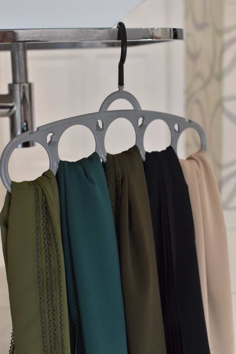 Please RT and share 🥰
Chiffon Scarves 
Amazing quality 
180 by 75 cm 
Laced edges R70
Normal R75