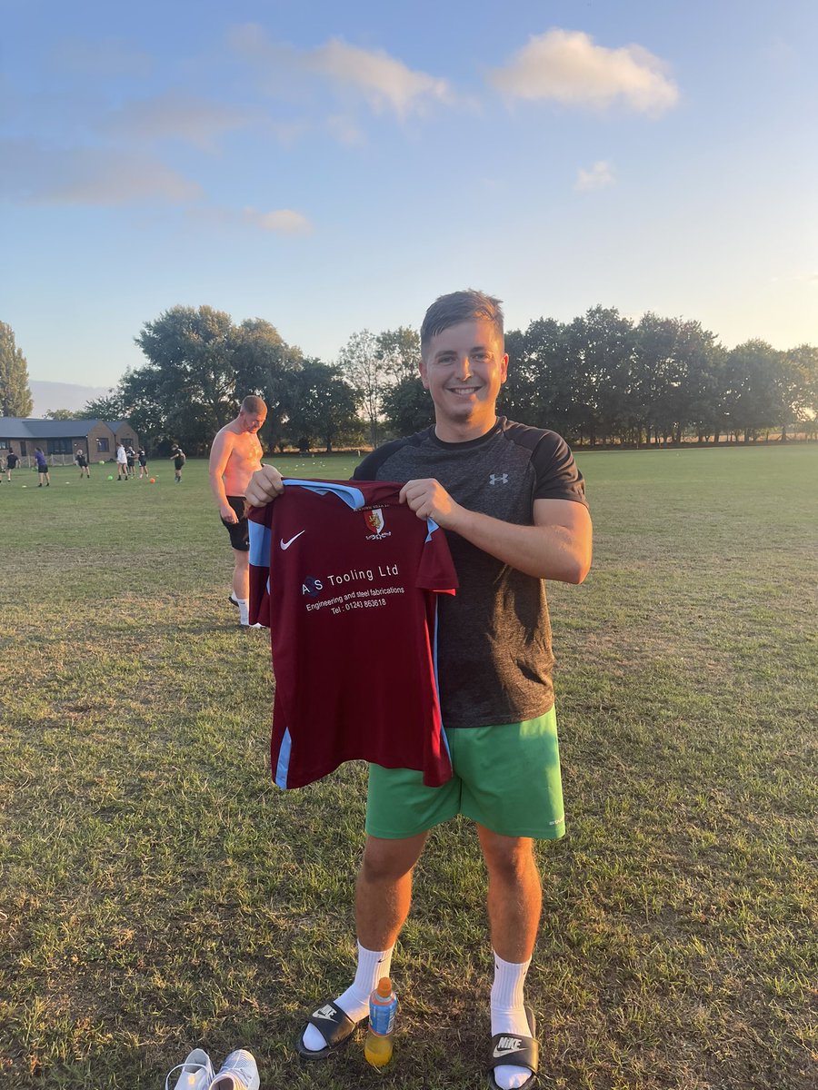 NewtownVillaFC's tweet photo. Next signing is the controversial one that is @JakeCleall01 he’s joined us from local side @BarnhamTrojans2. Cleall is a very committed player and will do anything the gaffer asks, so basically he’s an arse lick https://t.co/V77ycHHAiF