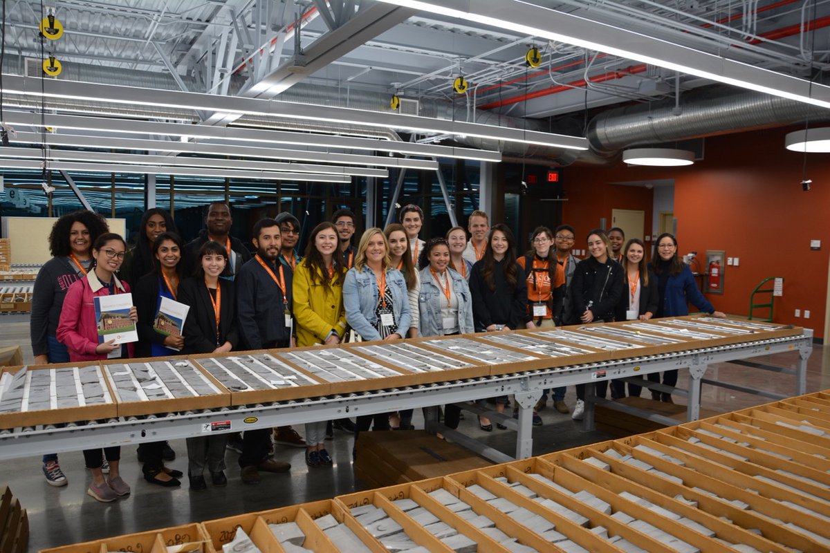We are now accepting applications for our 2022 EDGE grad school preview! 

EDGE is a chance for prospective grad students from  underrepresented groups to visit the Jackson School of Geosciences and meet with our research community!  

👉More info &amp; apply: ow.ly/3Yuj50Ksssc