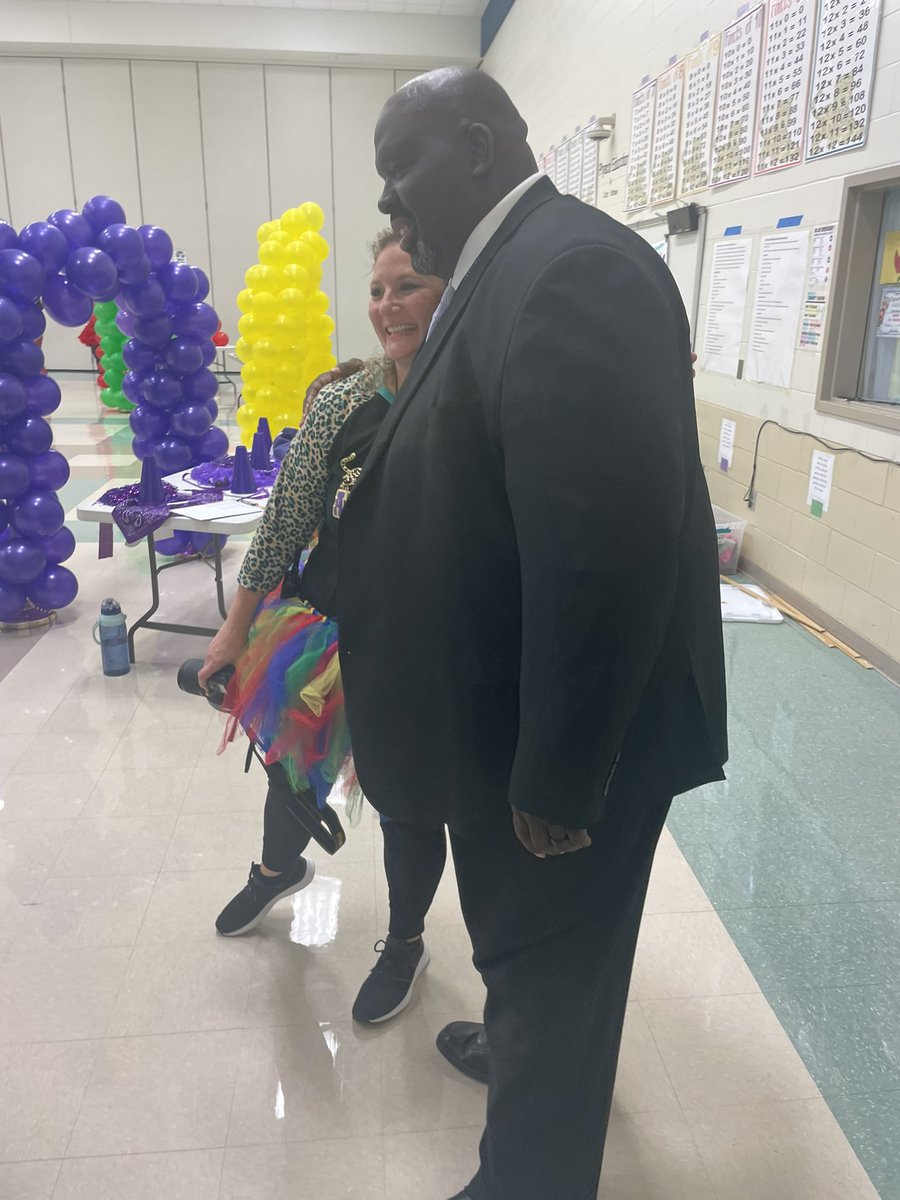 LamarCISD's tweet photo. Oh boy! It looks like @Dr_RNivens made it to @AES_Jags just in time for the last leg of Slide Day! 🥳

Like many of our campuses, our Jaguars follow Ron Clark’s house system and TODAY they get assigned to their different houses! 

🔴🟢🟡🟣🔵 https://t.co/xu0Zq9qfad