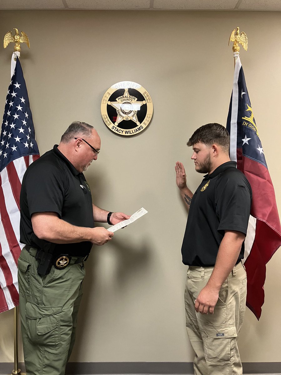 HaralsonSheriff's tweet photo. Recently, Sheriff Stacy Williams swore in new Detention Officer Jarrett Brown. We welcome Detention Officer Brown to the Haralson County Sheriff’s Office. 
#TeamHCSO https://t.co/fpKimb1pEM
