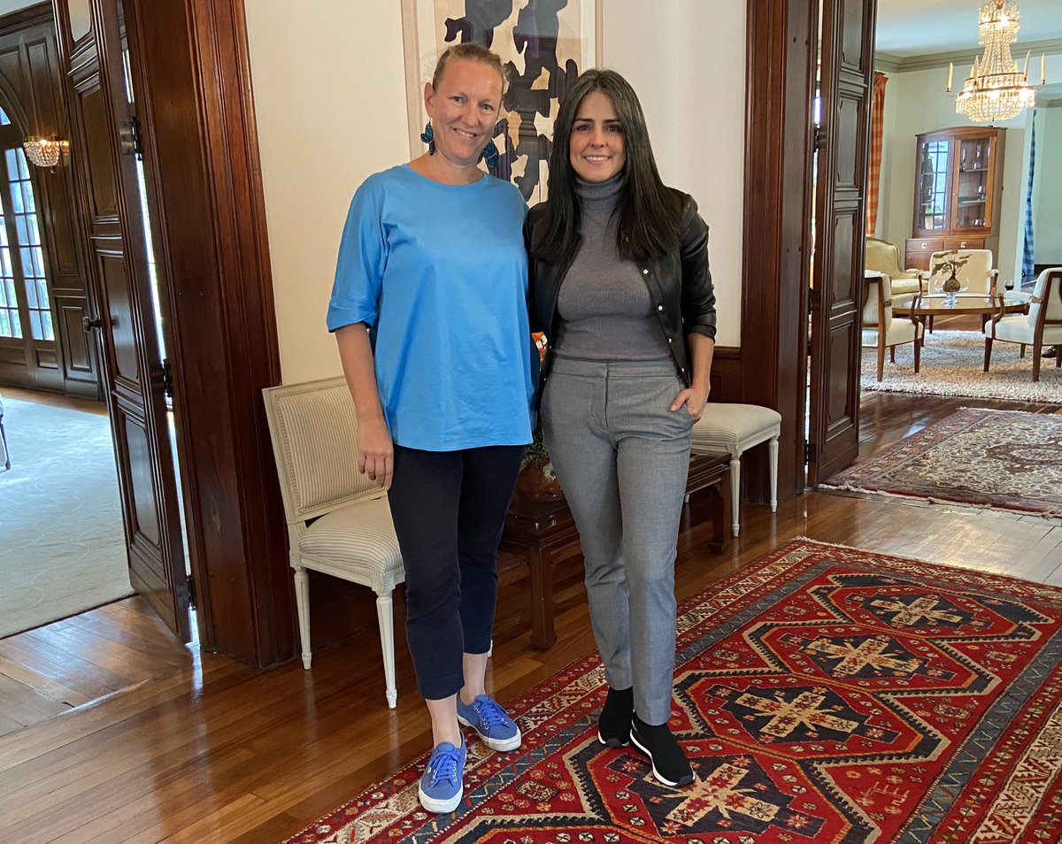 MariacSuecia's tweet photo. Excelente conversación con @claudiapalacios alrededor de temas como igualdad de género, economía circular, transición energética, articulación entre sectores y mucho más; todos ellos relevantes para Colombia🇨🇴 y para Suecia🇸🇪. ¡Por cierto, también coincidimos con #SpamDeTenis! https://t.co/CJTj6vut0J