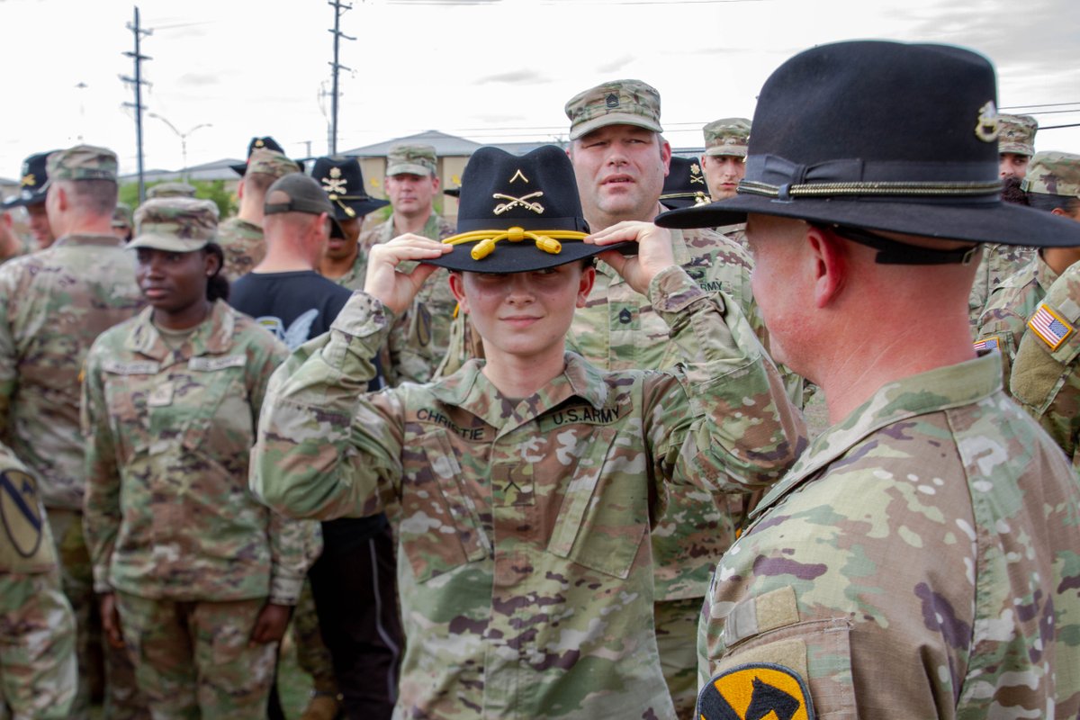 1stCavalryDiv's tweet photo. In case you missed it! Brig. Gen. Steven Carpenter, our deputy commanding general for maneuver, led the ceremony as 81 Troopers received their #BigYellowPatch, yesterday.
Check out the link below for more photos.
https://t.co/WgJ8LKkhk6
#WeAreTheCav | #LiveTheLegend https://t.co/Z40I8svtND