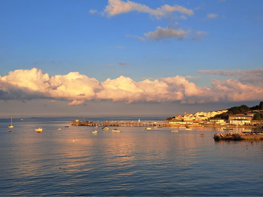 Our last evening in Swanage and after a so-so day weather wise it really got it's act together for the grande finale 😊