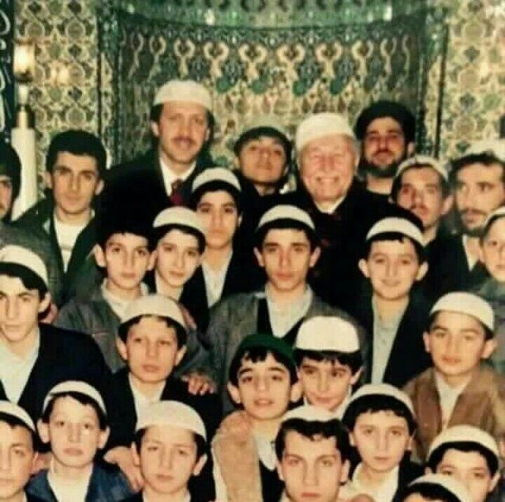 KzYN_kZ_'s tweet photo. BİZANSIN TORUNLARI YAŞIYORDA FATİHİN TORUNLARI ÖLDÜ MÜ SANDINIZ. 
İMAM HATİPLİ OLMAKTAN GURUR DUYUYORUZ. 
DÜNYAYI BİR İMAM HATİPLİ YÖNETİYOR DİYE KUDURUYORSUNUZ...
KUDURMAYA DEVAM KE 🤣🤣
İMAMHATİPLİ DÜNYA LİDERİ https://t.co/2MVRpl3gay