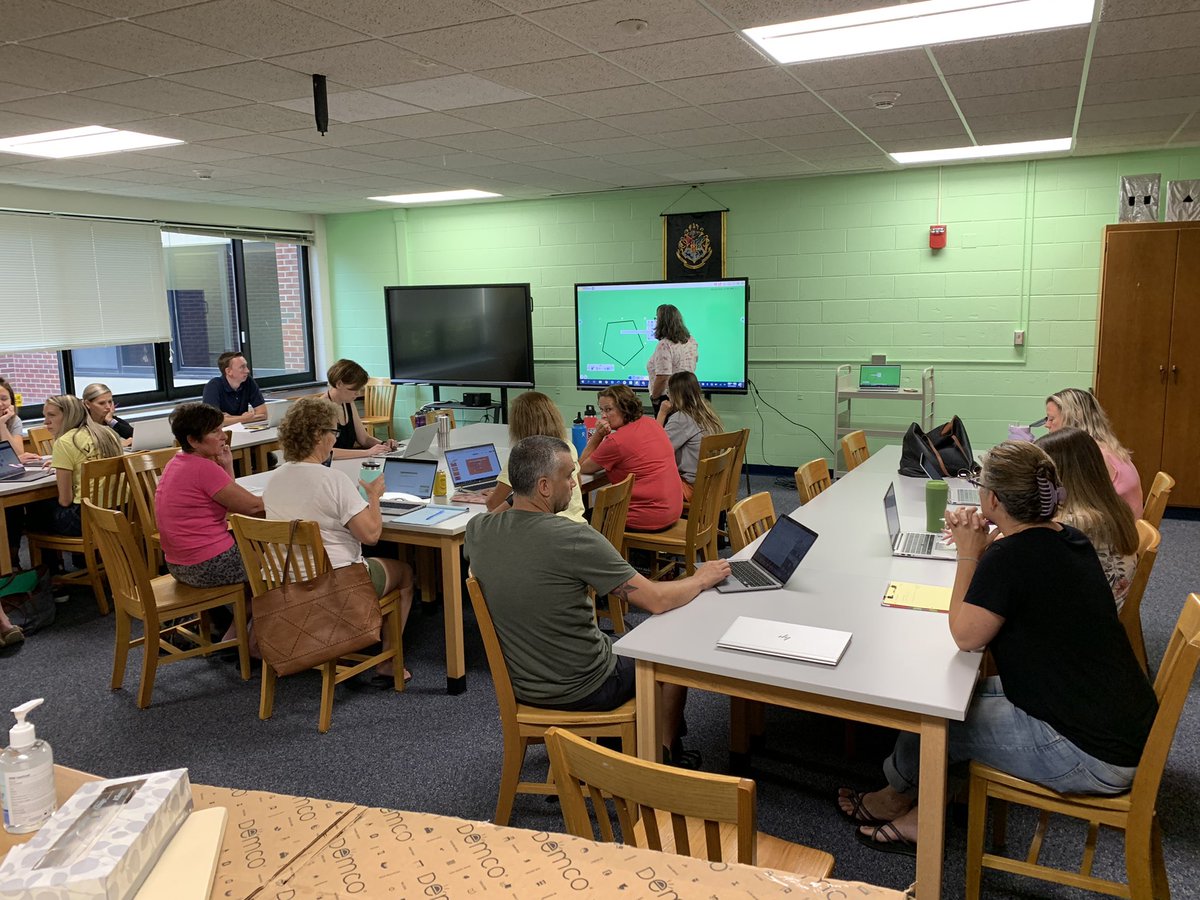EricWaples's tweet photo. I had the chance to attend two refresher sessions by Maggie Elliott today about ViewSonic flat panels and important technology systems and routines to teach to our littles. Excellent info to start the year with! #VCSIntermediate https://t.co/F2GjdsBaNb