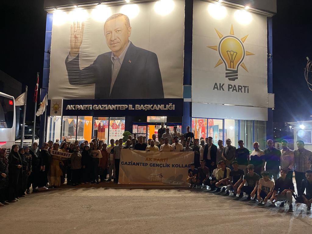 burakcaldran's tweet photo. Türklere Anadolu’nun kapısını açan Malazgirt Zaferimizin 951. yılında Cumhurbaşkanımız Sn.@RTErdogan ‘ın katılımlarıyla gerçekleştireceğimiz kutlamalara katılmak için @Akgencsahinbey teşkilatımızla birlikte yola çıktık. 

@eyupkadirinan 
@mesutbozatli 

#Malazgirt1071 https://t.co/ZrAHOsv4JG