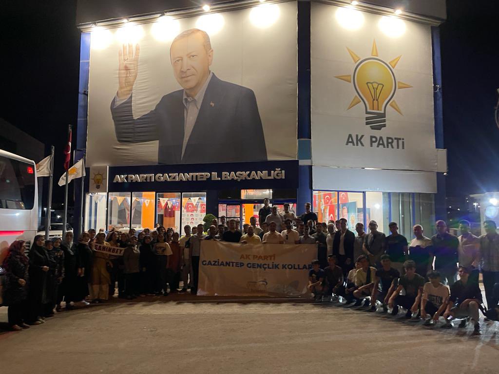 burakcaldran's tweet photo. Türklere Anadolu’nun kapısını açan Malazgirt Zaferimizin 951. yılında Cumhurbaşkanımız Sn.@RTErdogan ‘ın katılımlarıyla gerçekleştireceğimiz kutlamalara katılmak için @Akgencsahinbey teşkilatımızla birlikte yola çıktık. 

@eyupkadirinan 
@mesutbozatli 

#Malazgirt1071 https://t.co/ZrAHOsv4JG