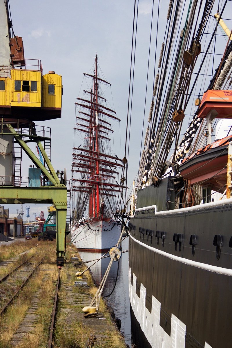 MID_Kaliningrad's tweet photo. ⚓ 🇷🇺 Legendary Russian barques #Sedov &amp;  #Kruzenshtern at the Kaliningrad Sea Fishing Port

📸 https://t.co/noubZ4xTQp https://t.co/2z6jLwOlaO