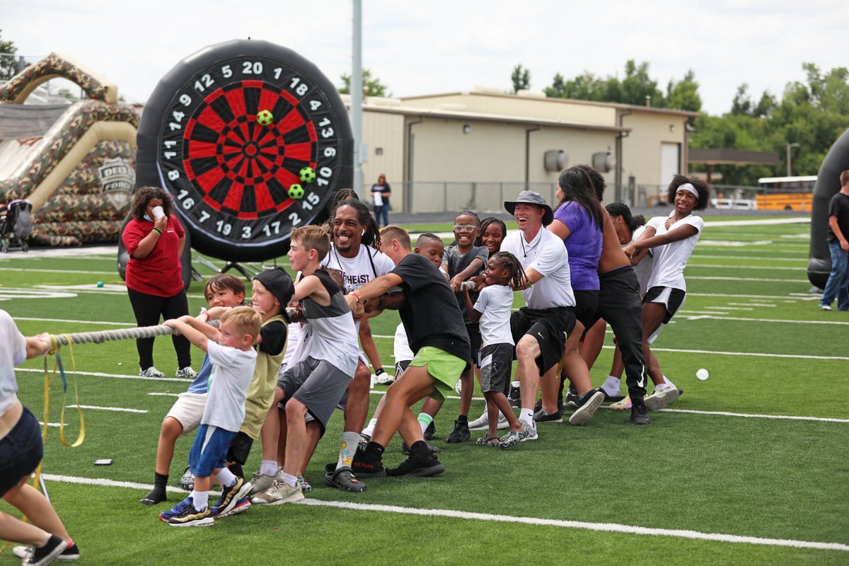 MWC_Beacon's tweet photo. The Shelden Williams Foundation hosted a Summer Community Day Aug. 20 at Rose Field in Midwest City. The event included outdoor activities, games, food and prizes. The event also served as a kickoff for the Shelden Williams Youth Basketball League. https://t.co/TxQS7iA6fX