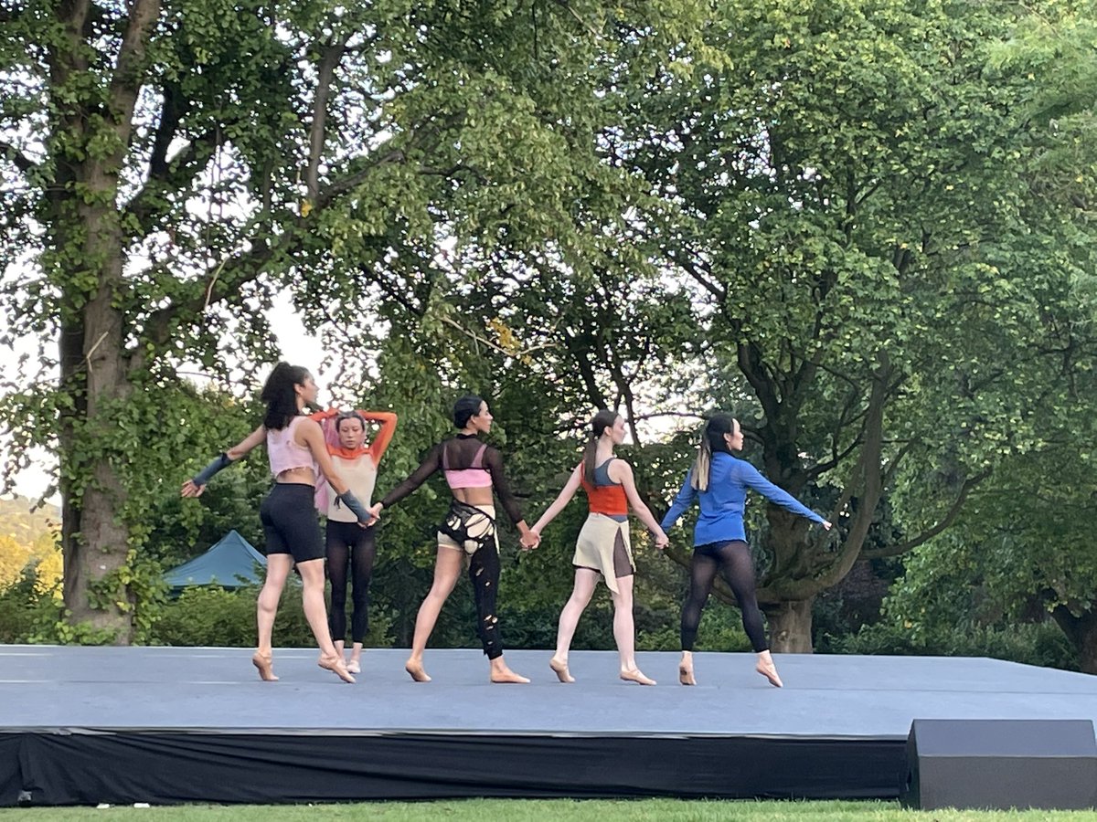 Q&A after a simply amazing performance #danceinthegardens #sheffieldbotanicalgarbeens @ParksSheffield @BBCSheffield #balletinthepark .so inspiring to know what inspired their performances from fitting in, being proud of they are & being “me” is enough ❤️🙏