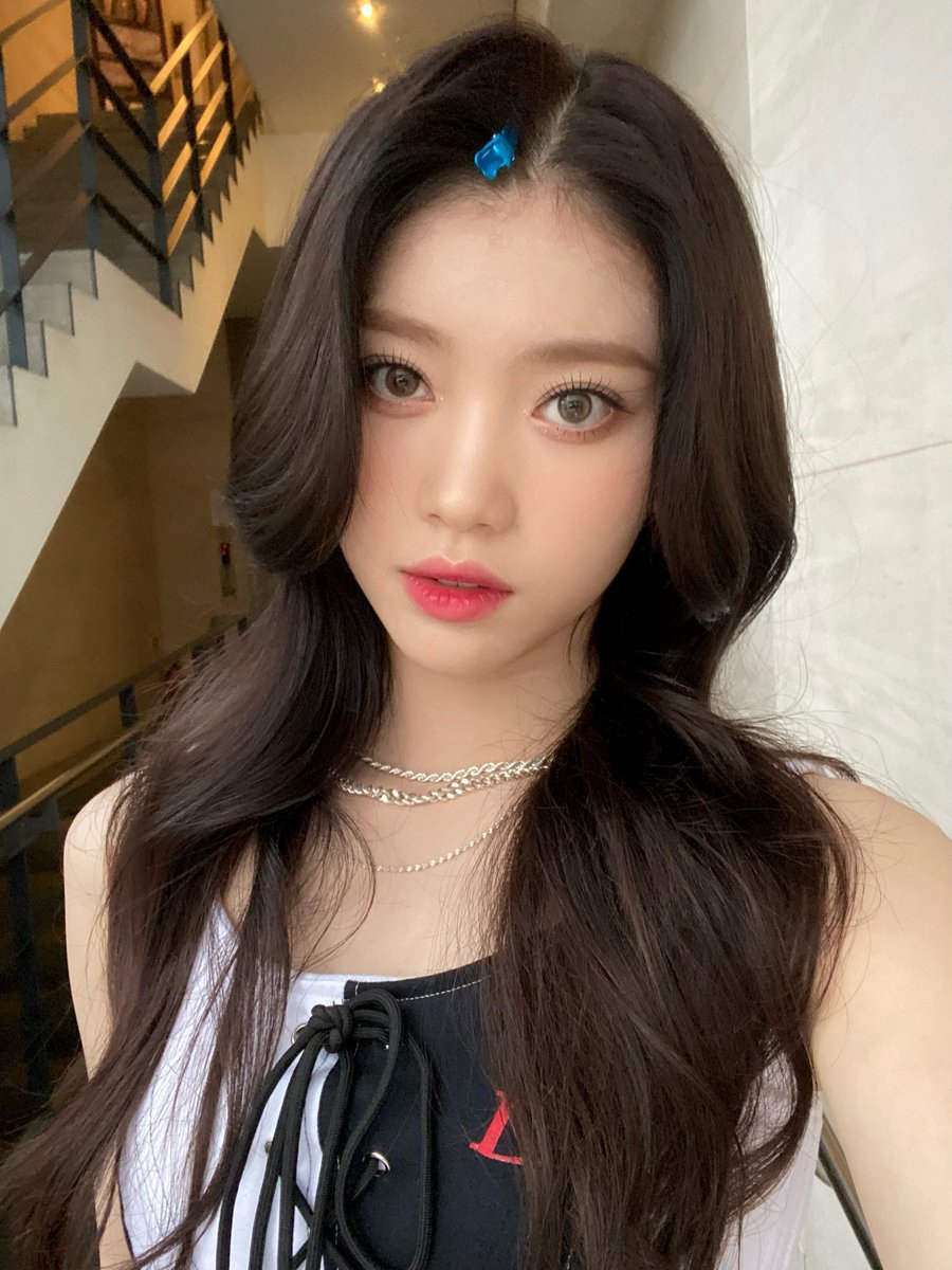 kchrabbit's tweet photo. 샤오팅 흑발 너무 이쁘다ㅠ https://t.co/3oJYjmBWZw