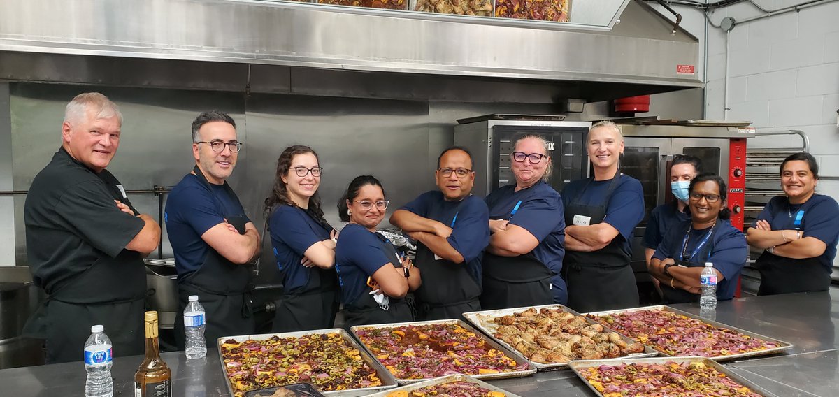 A huge shout out to the awesome team from Medtronic Canada who came into the Learning Kitchen recently for a cooking class with Chef Peter. They made nutritious meals to give back to our community. THANK YOU for visiting 👨‍🍳

@MedtronicCA